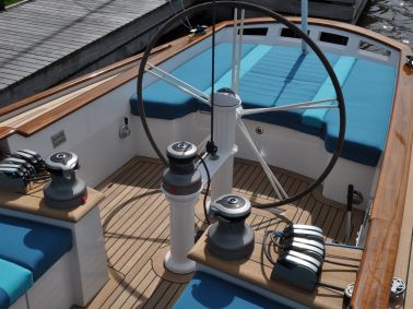 essence 33 exterior 1a